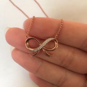 Bow necklace